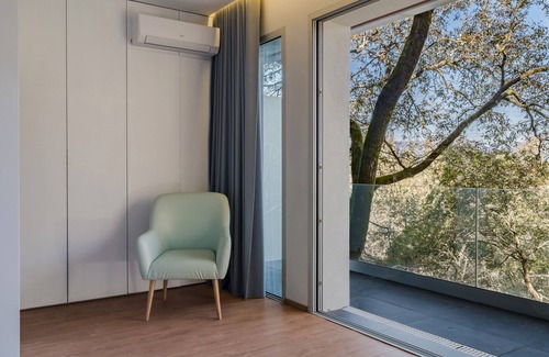 Vieira do Minho Apartment | Room 'Queen 2 - Oak Nature' with Shared Pool, Shared Terrace and Wi-Fi