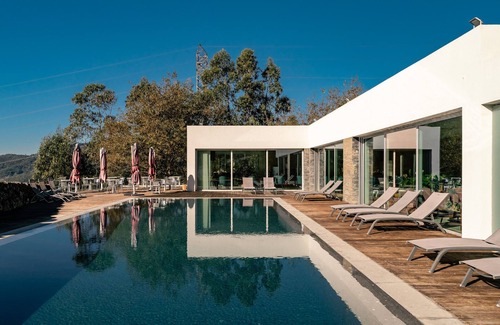 Vieira do Minho Apartment | Room 'Queen 2 - Oak Nature' with Shared Pool, Shared Terrace and Wi-Fi