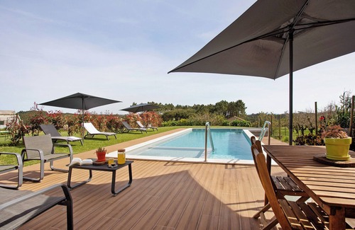 Famalicao Apartment | Room 'Quinta Dos Raposos - Suíte Água' with Shared Pool, Shared Terrace and Wi-Fi