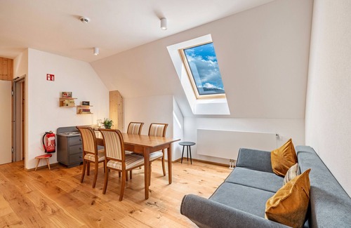 Lautlingen Apartment | Room 'Rosa' with Shared Terrace and Wi-Fi