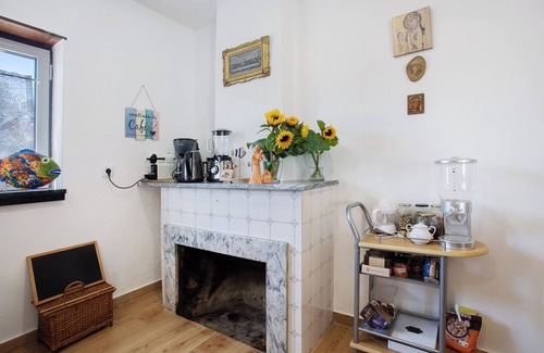 Fatima Apartment | Room 'Santo Agostinho' with Shared Terrace, Shared Garden and Wi-Fi