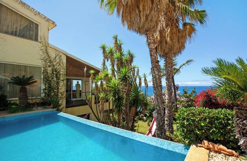 Jardim do Mar Apartment | Room 'Suite Bela Vigia 3' with Shared Pool, Shared Garden and Wi-Fi