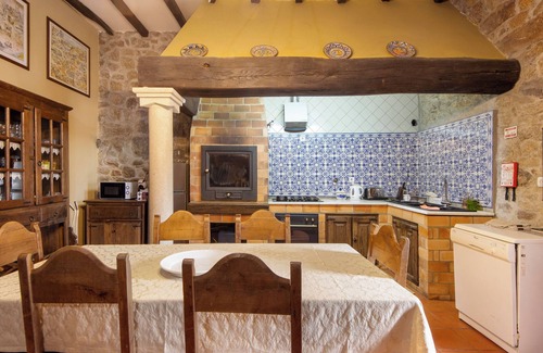 Moimenta da Beira Apartment | Room 'Suite' with Shared Garden and Wi-Fi