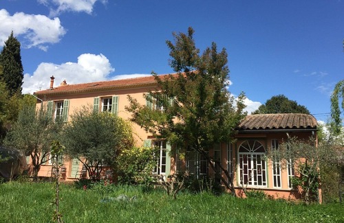 Brignoles House | Room "the Camellia"