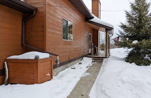 International Falls House | Room to gather inside and out with Rainy Lake access!