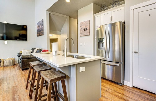 Millcreek House | Room to Work + Relax! SLC Townhome w/Office, Yard