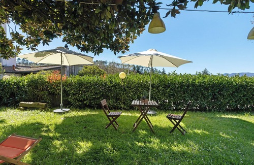 Rocchetta di Vara Apartment | Room 'Tripla Con Balcone' with Mountain View, Wi-Fi and Air Conditioning