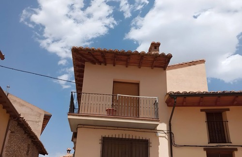 Villarluengo Apartment | Room 'Twin Con Ventana' with Wi-Fi