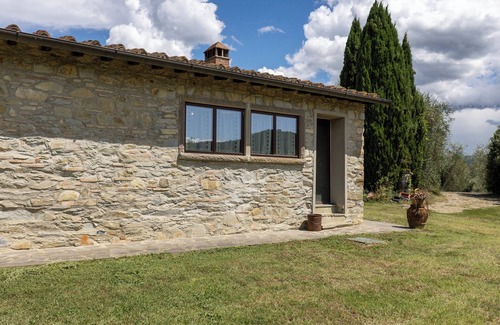 Montebonello Apartment | Room 'Verde I Cipressi' with Shared Garden, Wi-Fi and Air Conditioning