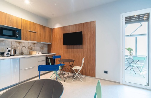 Viagrande Apartment | Room 'Verde' with Mountain View, Shared Terrace and Air Conditioning