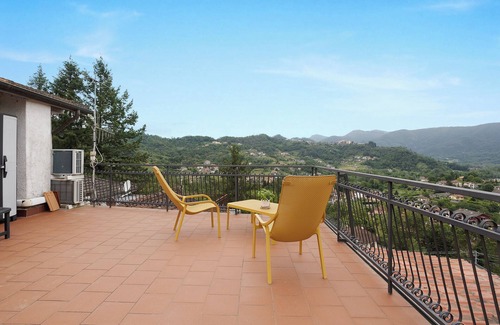 Beverino Apartment | Room 'Vernazza' with Mountain View, Shared Terrace and Air Conditioning