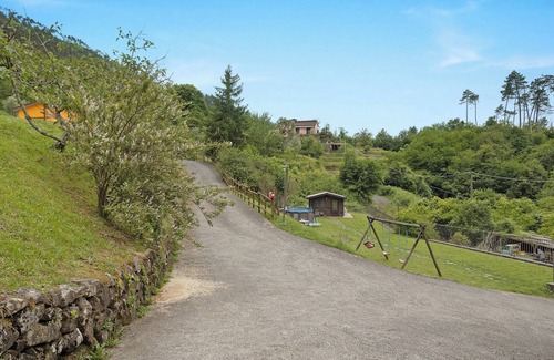 Beverino Apartment | Room 'Vernazza' with Mountain View, Shared Terrace and Air Conditioning