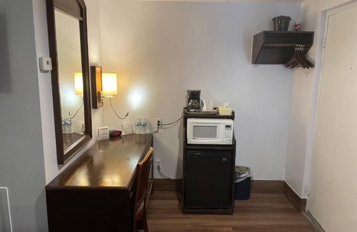 North Tonawanda Hotel | Room w/King Bed, Scottish Inns, Free Parking, few Minutes from Niagara Falls