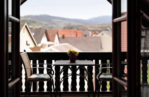 Kiechlinsbergen Apartment | Room 'Weißburgunder' with Private Balcony, Wi-Fi/incl. Breakfast