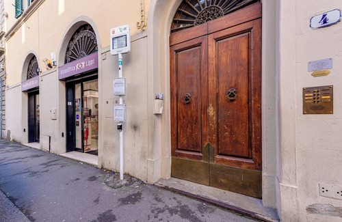 Le Cure Apartment | Room 'White Guest House' with Wi-Fi and Air Conditioning