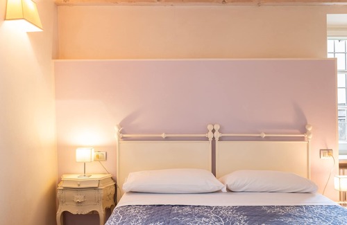 Nord-Ovest House | Room with en suite bathroom, wifi, A/C, between Verona center and at Valpolicella