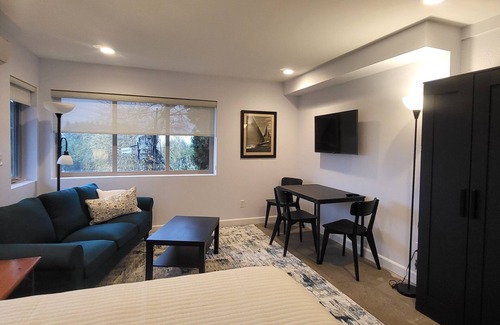 Bellingham Apartment | Room with private entrance, WiFi and AC in lovely Bellingham