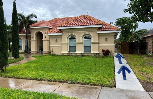 Edinburg House | Room with private entrance. own bathroom, 2 miles from The UTRGV