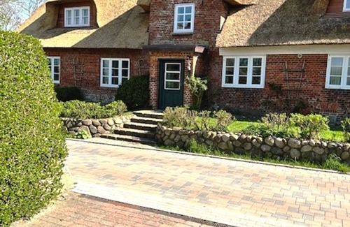 Utersum Apartment | Room with shower room in Utersum