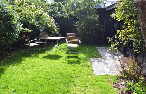 Utersum Apartment | Room with shower room in Utersum