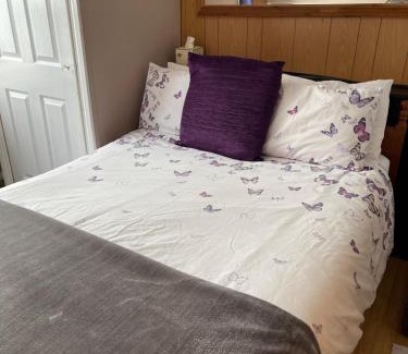 Five Oak Green House | ROOM with SHOWER, TOILET and KITCHENETTE
