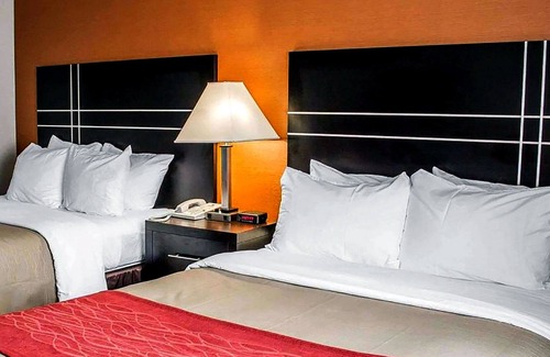 Columbus House | Room with Two Double Beds - Non-Smoking