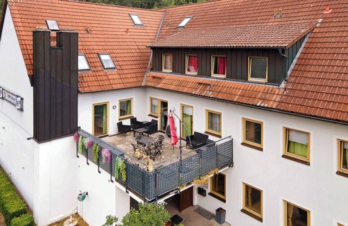Markt Erlbach Apartment | Room 'Zimmer 13' with Shared Terrace, Shared Garden and Wi-Fi