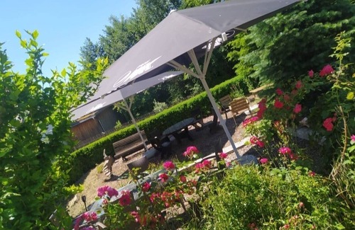 Markt Erlbach Apartment | Room 'Zimmer 18' with Private Terrace, Shared Garden and Wi-Fi