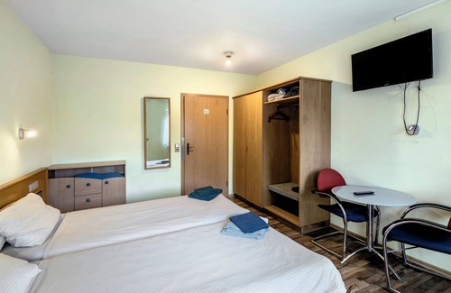 Markt Erlbach House | Room 'Zimmer 19' with Private Terrace, Shared Garden and Wi-Fi