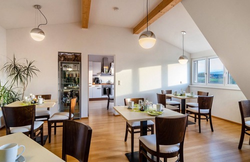 Reichenau Apartment | Room 'Zimmer 5' with Private Terrace, Shared Garden and Wi-Fi