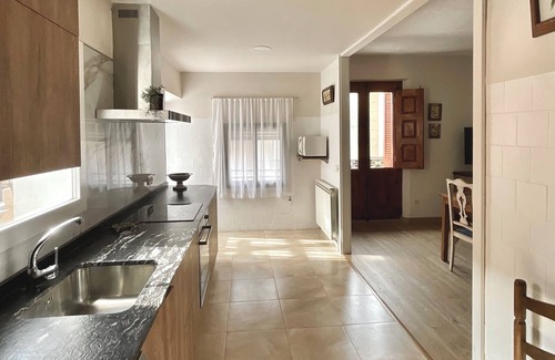 Fitero Apartment | Rooms and apartment in a house with a garden more than 200 years old.