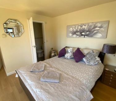 Kenfig Hill House | Rooms at Carol's Place near Porthcawl, Margam, Bridgend, 3mins to M4, 3 Room Types Available