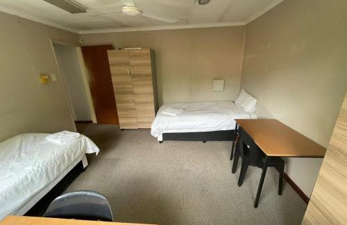 Garsfontein House | Rooms in a guest-only home behind Menlyn Maine