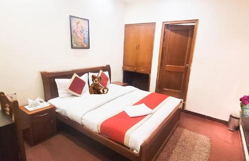 Noida Hotel | Roomshala 035 Premium Inn - Near Noida Sec 15 Metro Station