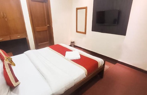 Noida Hotel | Roomshala 035 Premium Inn - Near Noida Sec 15 Metro Station