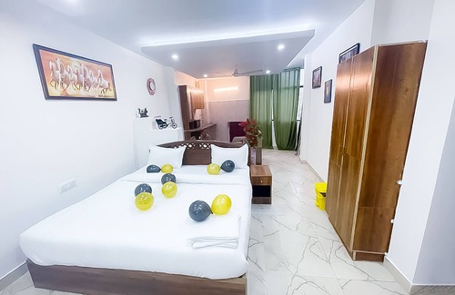 Hauz Khas Village Hotel | Roomshala 159 The Hauz khas inn