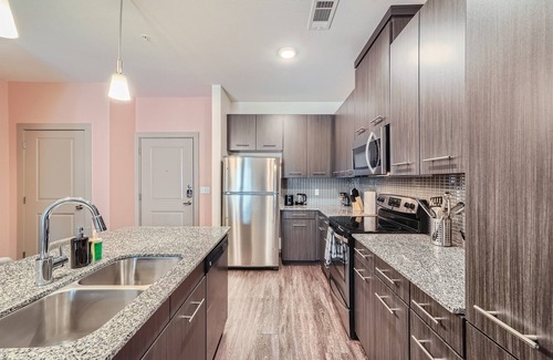 Leander Apartment | Roomy 2B Loft Getaway | Sleeps 5 | Pool, Gym, Pkg, Pet Wash