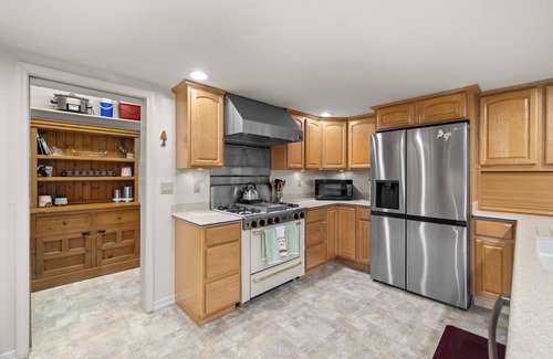 Truckee Cabin | Roomy 2BR Home w/Loft, on Shuttle Route at Northstar w/Cozy Fireplace and Amenity Access!