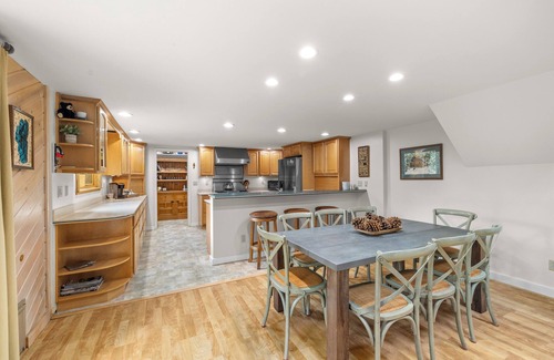 Truckee Cabin | Roomy 2BR Home w/Loft, on Shuttle Route at Northstar w/Cozy Fireplace and Amenity Access!