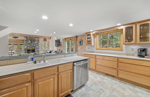 Truckee Cabin | Roomy 2BR Home w/Loft, on Shuttle Route at Northstar w/Cozy Fireplace and Amenity Access!