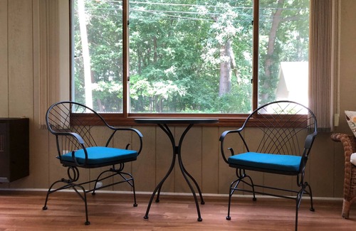 Holland Cottage | Roomy 3 bedroom only 1 mile to Holland St. Park