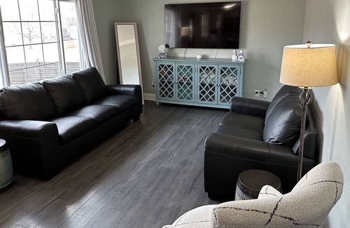 Waldron House | Roomy 3 BR - Sleep 6 - Dog Friendly - Near Legends - Game Room - Quiet Area