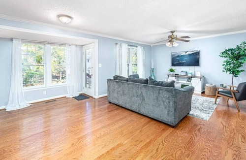 Durham House | Roomy 4bd on private Cul-de-Sac