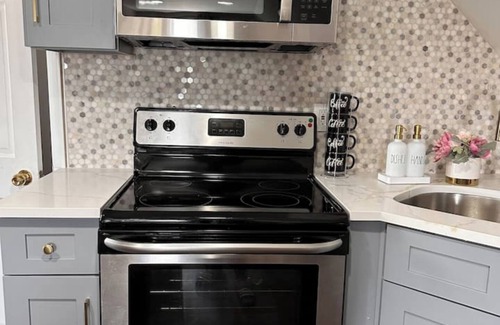 North Valley Stream House | Roomy 4BR 8 min to JFK