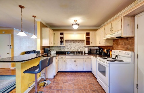 Ashley Oaks House | Roomy 4BR home in West Knox w/Patio - 6mi from UT