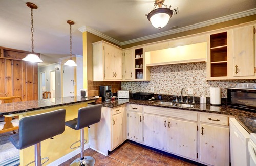 Ashley Oaks House | Roomy 4BR home in West Knox w/Patio - 6mi from UT