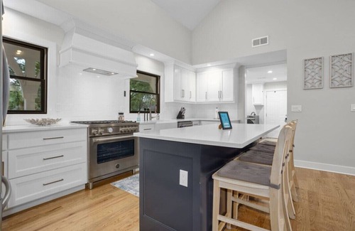 Prairie Village House | Roomy 4BR Home PV|Luxury|PoolTable|Wifi|