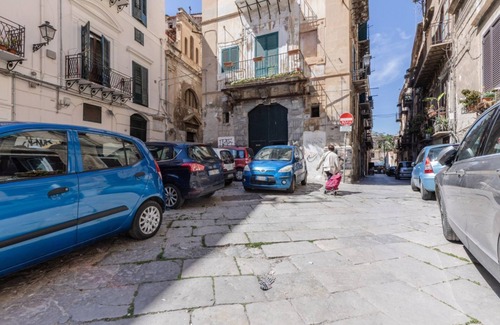 Albergheria Apartment | Roomy apartment of about 110 sqm, with characteristic finishes, able to accommodate up to 10 people, located on the third floor of a renovated building (NO lift). The property is located in the center of Palermo, in a Restricted-Traffic Area, a short dis