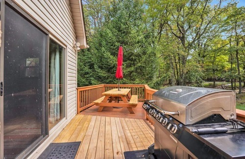 Lake Harmony Estates Ski Chalet | roomy CHALET-3 mts WALK2LAKE w/LINENS/FIREPIT/HOTTUB/GAMES/BB&JACK FROST Ski mts