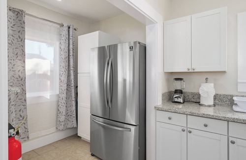 Raisin House | Roomy/Comfy 2B/1Bth w Dinning Room